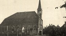 De kerk voordat ze in 1932 een nieuwe toren kreeg.